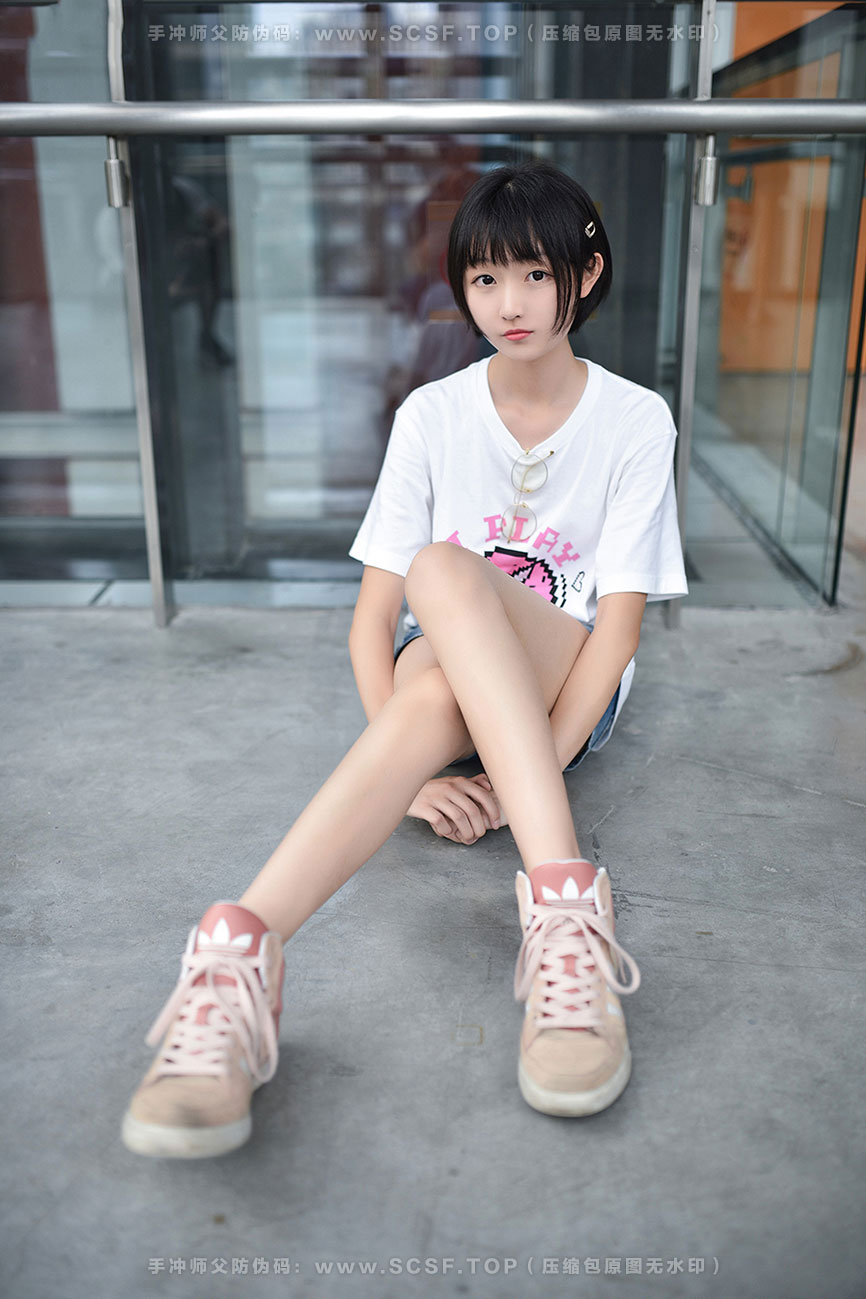 风之领域 [45P][327M]眼镜妹妹超短牛仔美腿