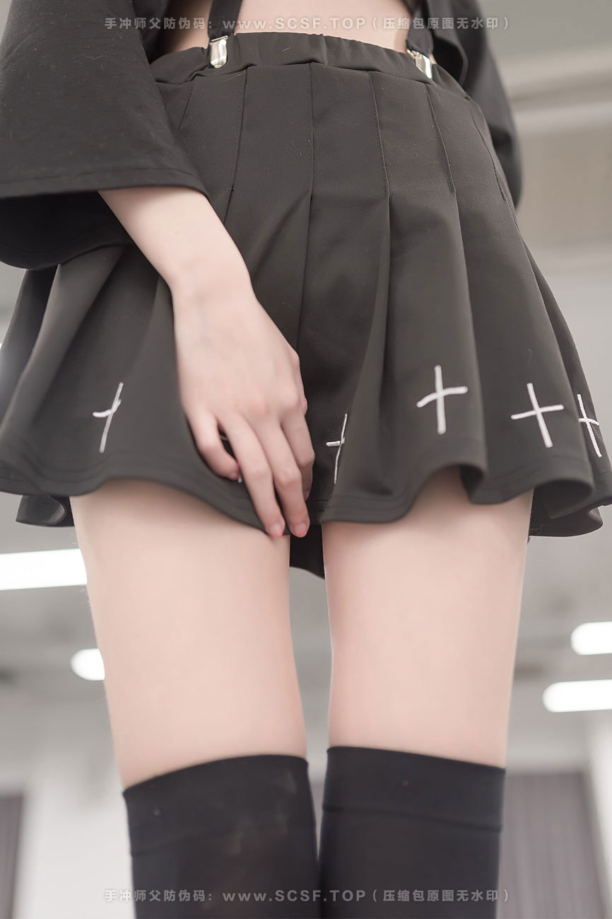 风之领域 [50P][89M]教室黑丝修长美腿