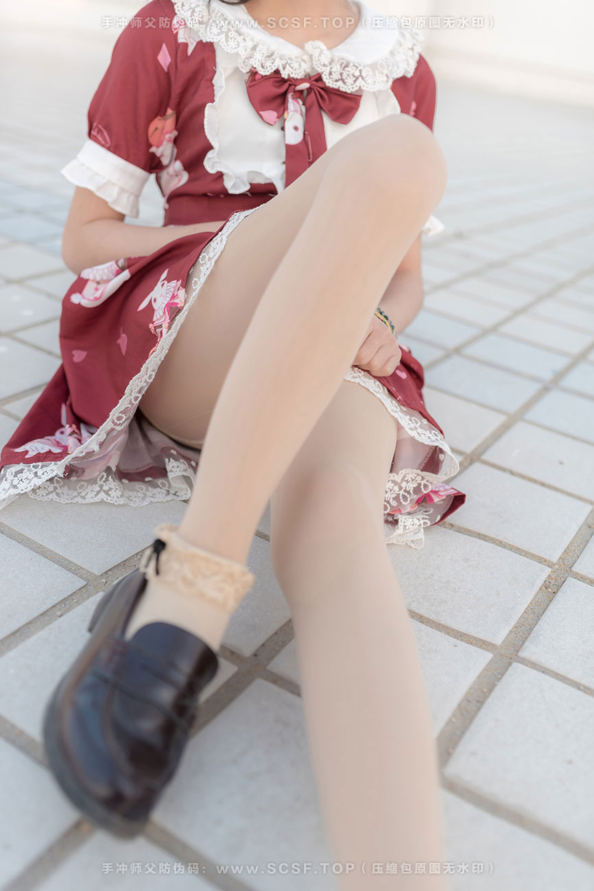 风之领域 [47P][117M]街道上的红裙女孩