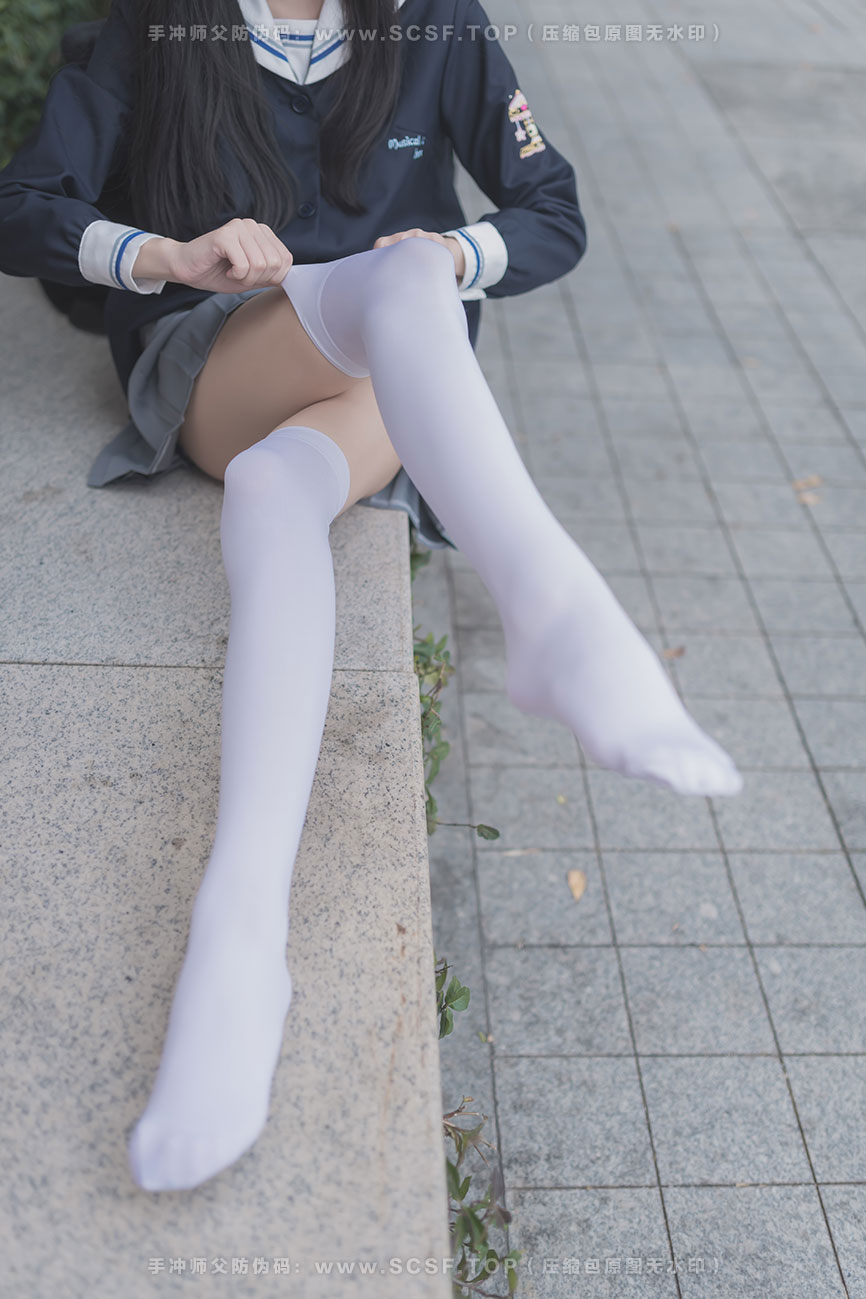 风之领域 [50P][227M]学妹户外黑丝1