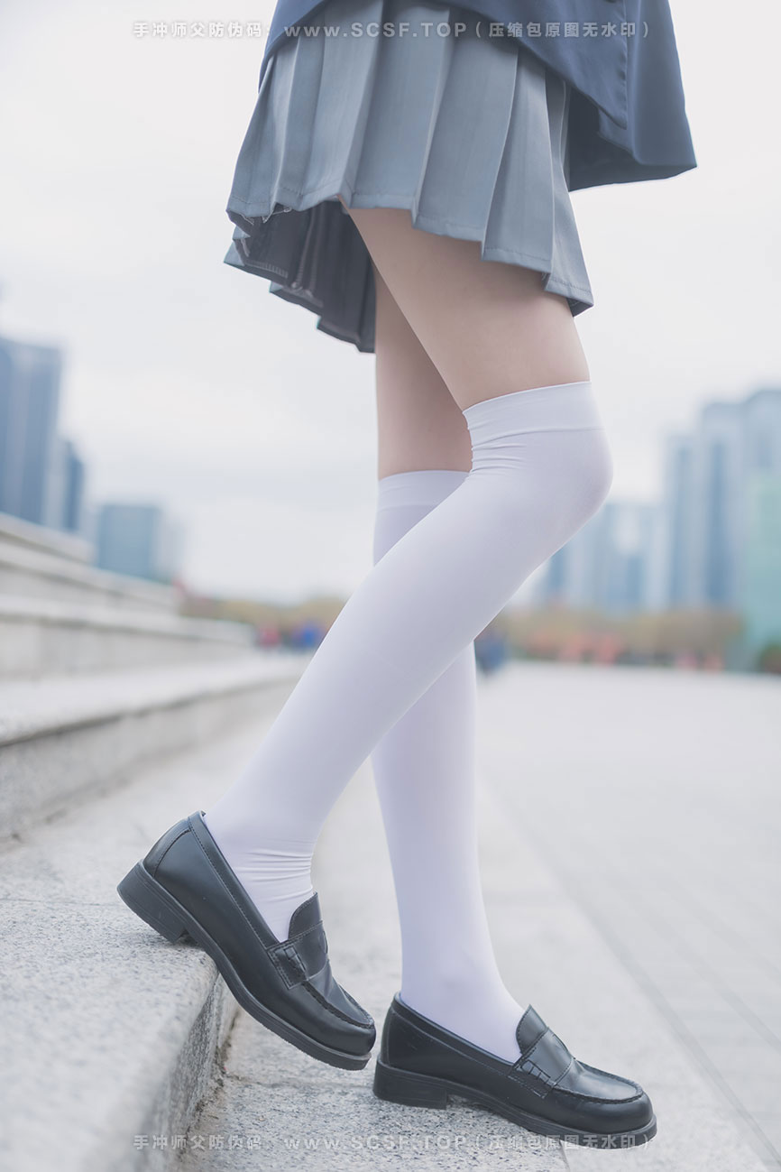 风之领域 [50P][227M]学妹户外黑丝1