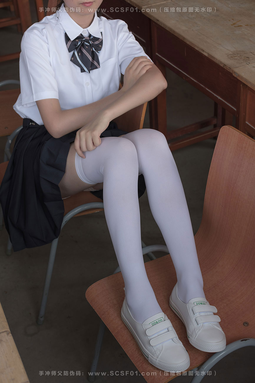 森萝财团 [66P][638M]<br>教室里的JK白丝少女