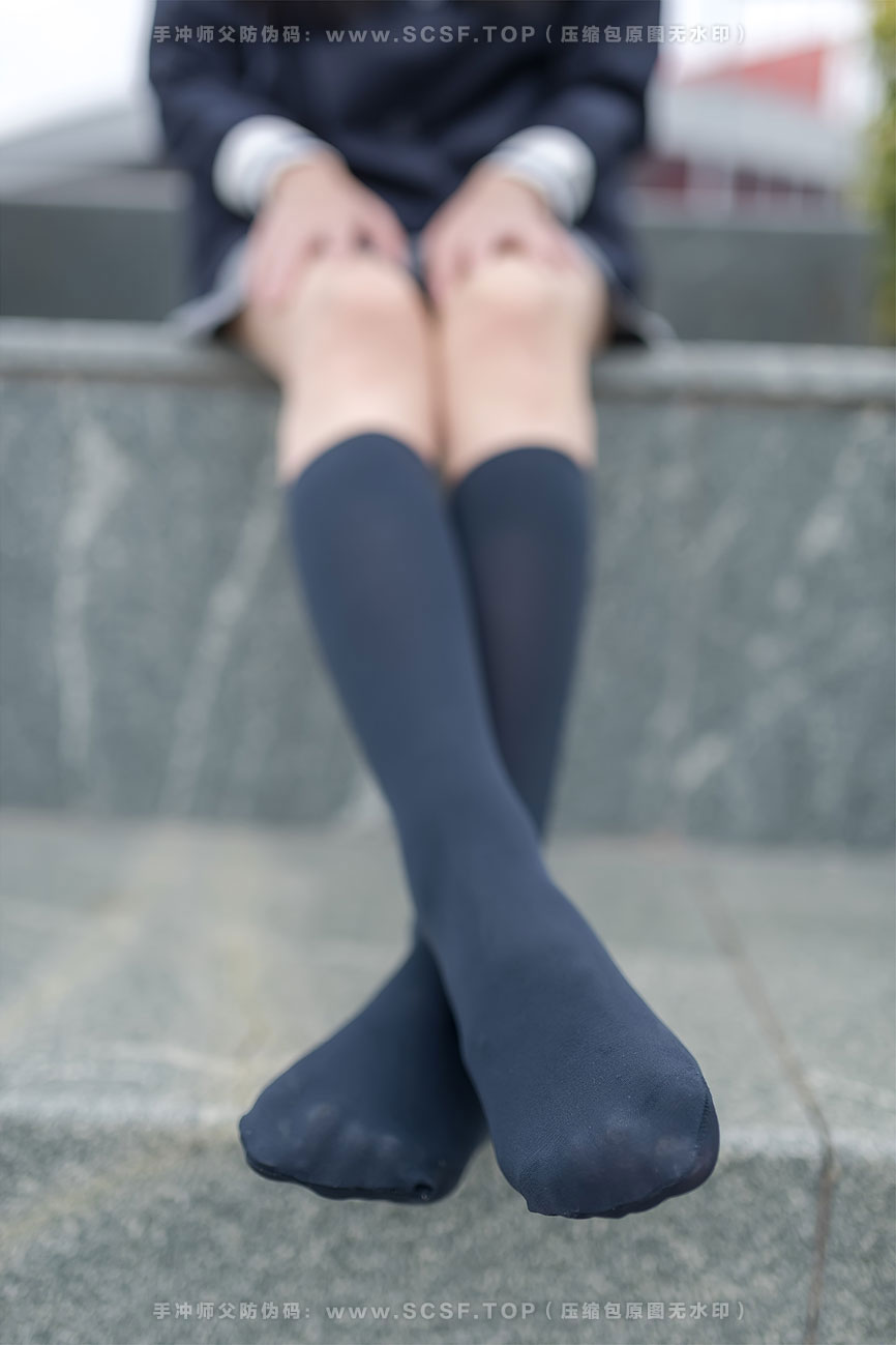 风之领域 [50P][106M]学妹户外黑丝2