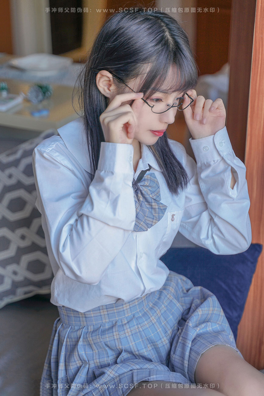 喵糖映画 [44P][283M]果腿制服裙