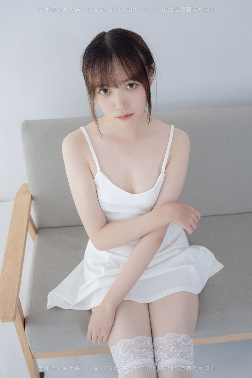 森萝财团 [34P1V][2.28G]<br>百圆定制1-5 白色吊带裙 Aika