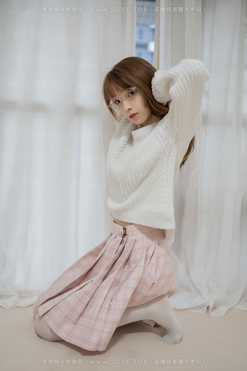 喵糖映画 [44P][385M]粉色裙的眼镜娘