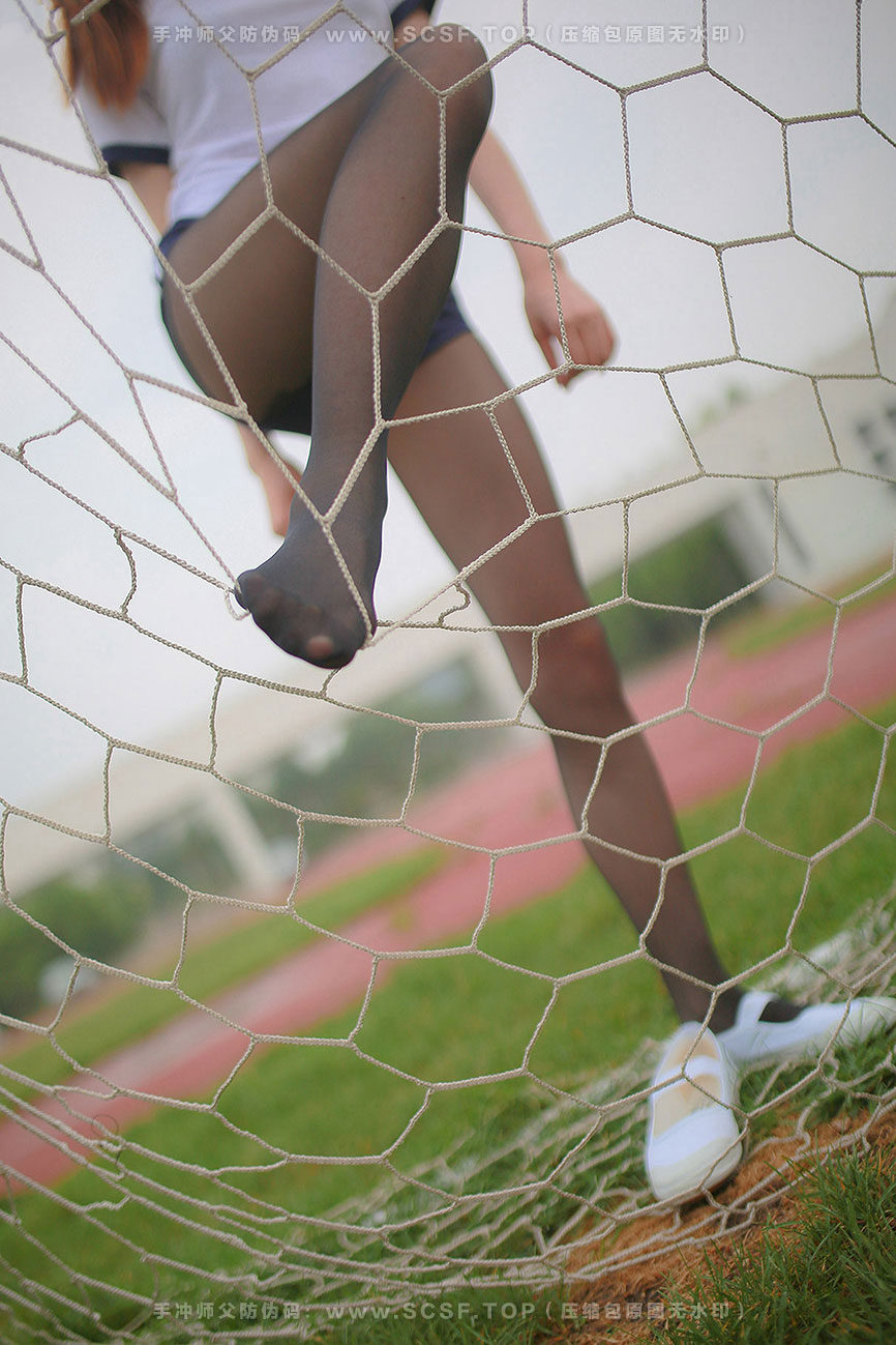 风之领域 [42P][371M]操场上的黑丝